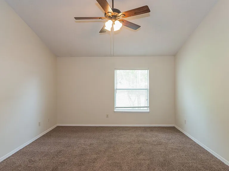 7624 Pilgrims Trace Dr — Photo 10