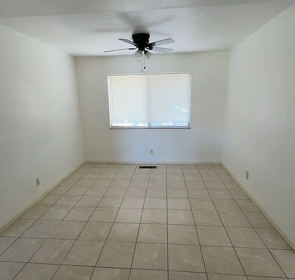3504 W Cutler Ave — Photo 5