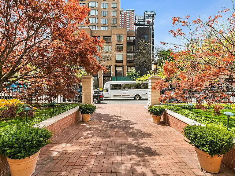 1775 York Ave #19B — Photo 7