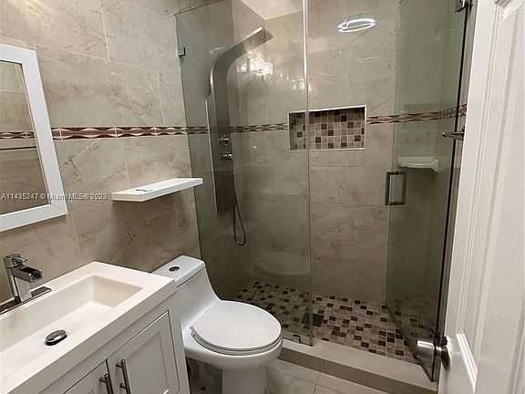 5th image of 621 NE 2nd Pl