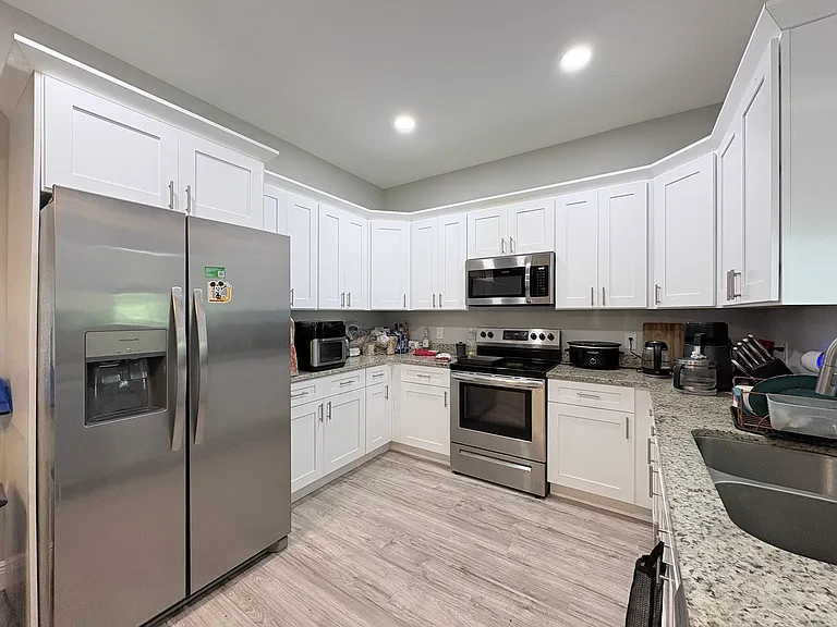 3203 E Diana St — Photo 4