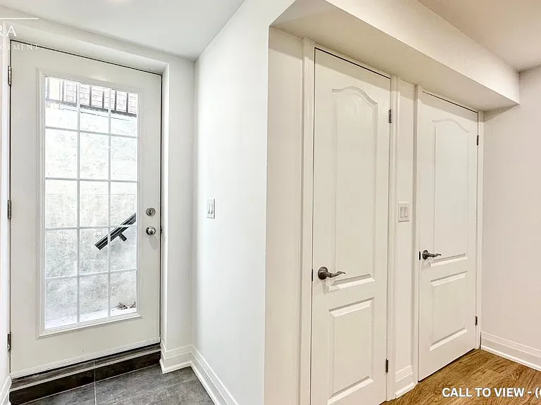 1558 Somergrove Cres #2 — Photo 9