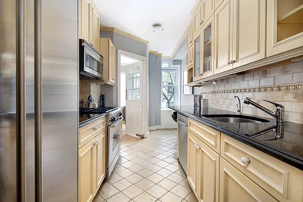 Sold by Sotheby's International Realty | media 15