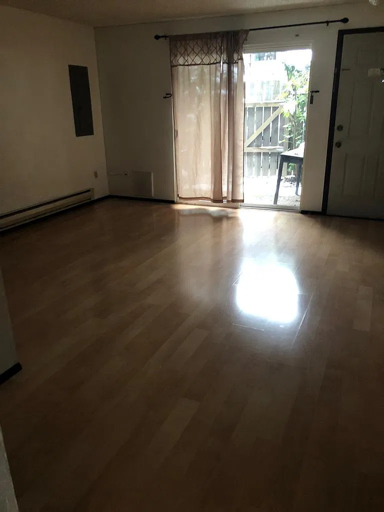 3 bed, 2.5 bath, 1373 sqft, $3,200 — Photo 1