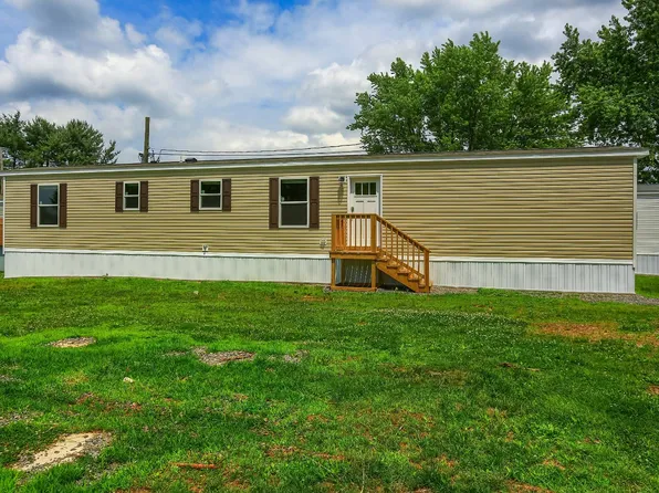 133 Colonial Ln #10, Freedom, PA 15042