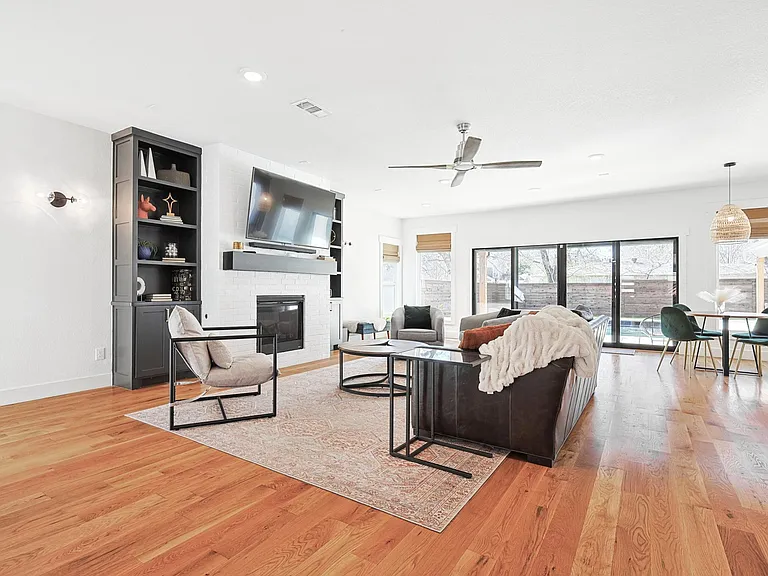 304 Bowie St — Photo 13