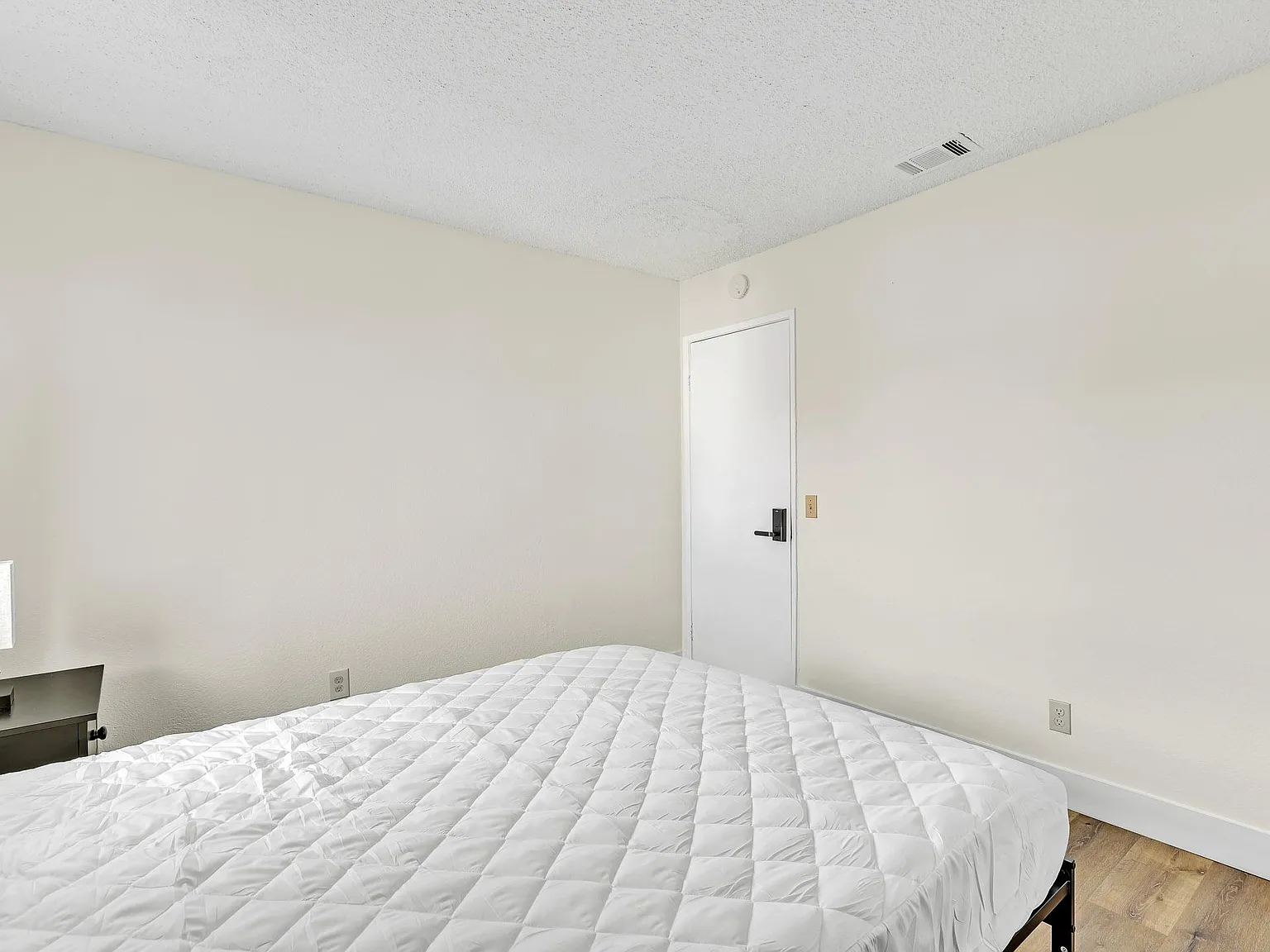 4 bed, 2.0 bath, 1800 sqft, $1,239 — Photo 3