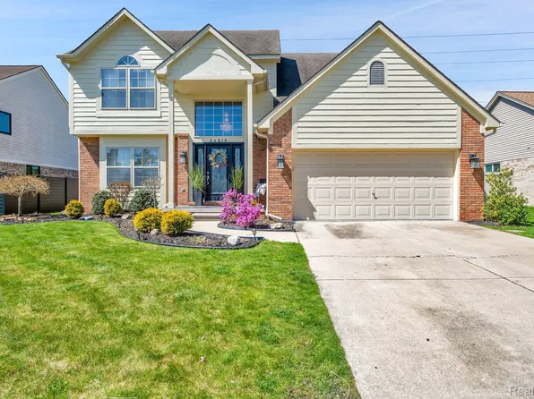 24818 Foxmoor Blvd, Woodhaven, MI 48183