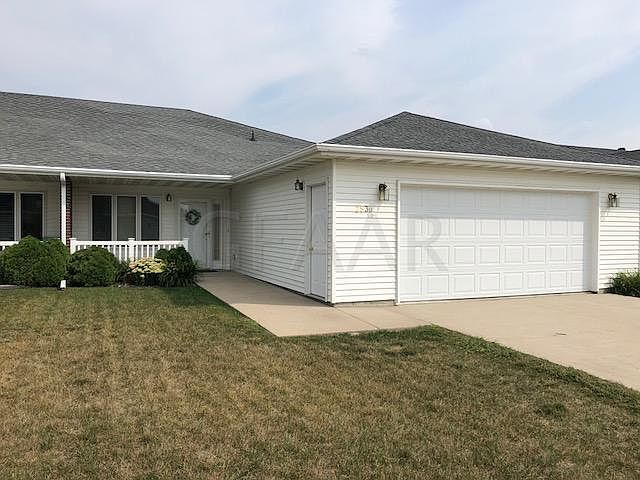 1st image of 2530 Pembrooke Dr