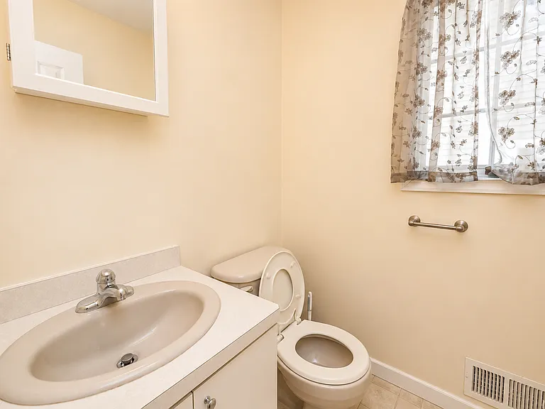 176 Midland Ave #2 — Photo 7