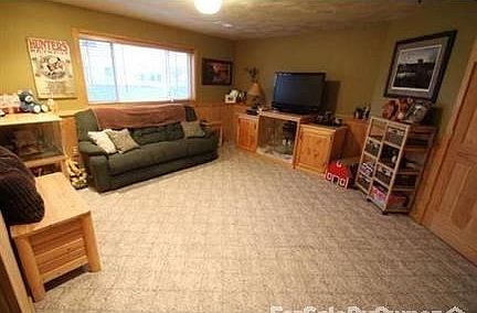 Large Basement-Family Room