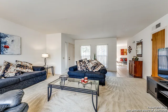 3 bed, 2.5 bath, 1948 sqft, $2,150 — Photo 3