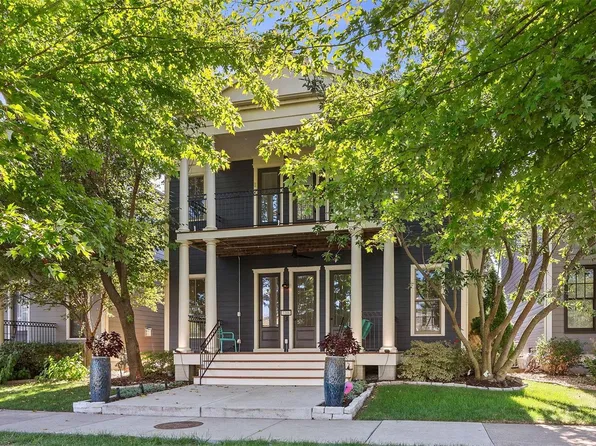 3206 S Canal Way, Saint Charles, MO 63301