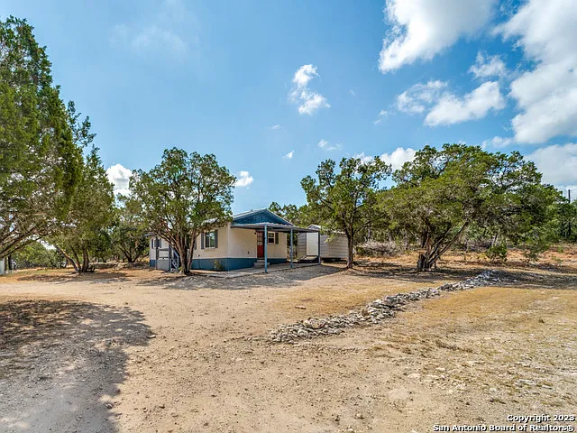 2 bed, 1.5 bath, 1002 sqft, $1,725 — Photo 3