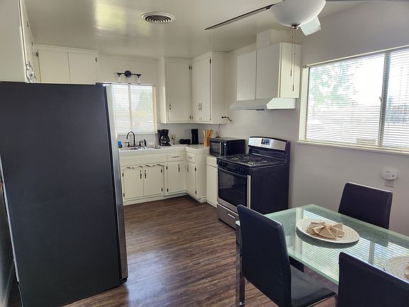4th image of 301 Sanford Dr