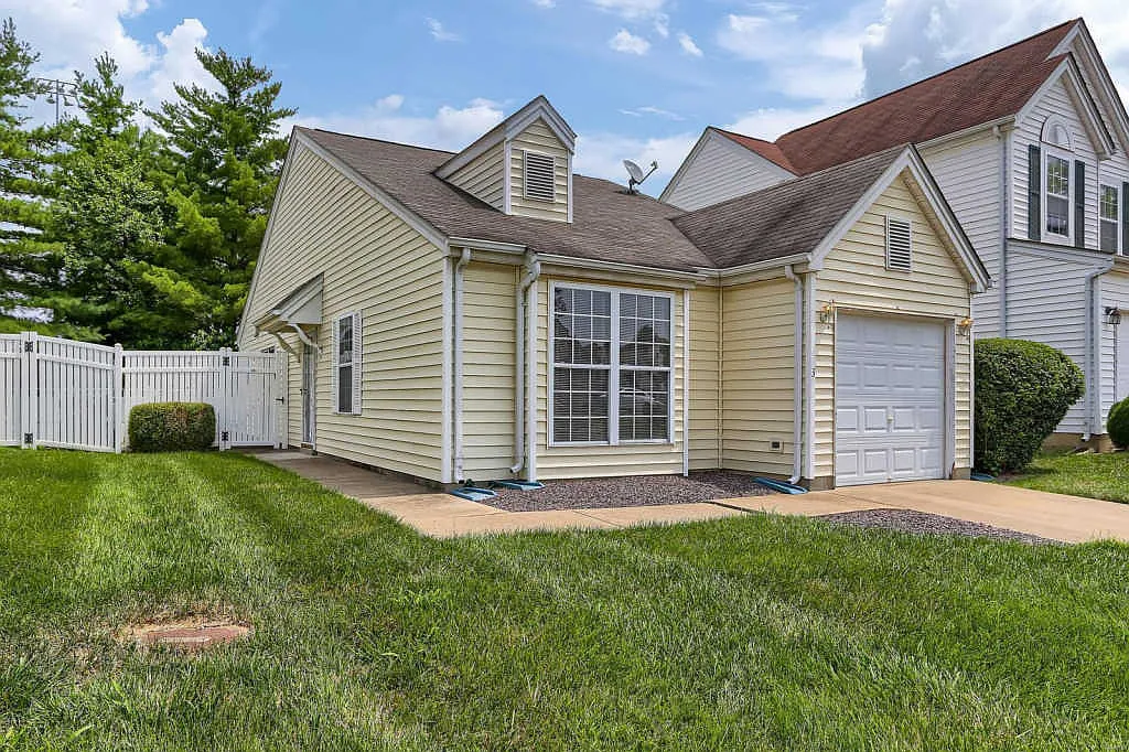 1113 Garden Village Dr photo 1