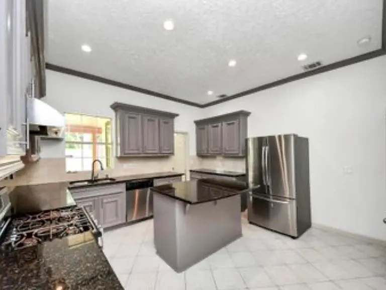10535 Emnora Ln — Photo 9