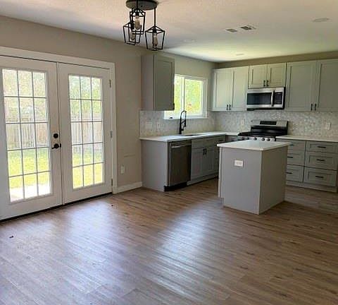 3rd image of 1201 Tremont Dr