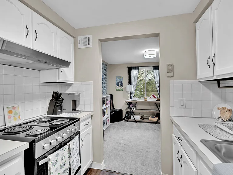 225 Charter Oaks Dr #3 — Photo 8