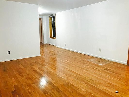 4th image of 835 Willoughby Ave #1A