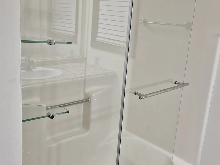 Second Bedroom Tub/Shower