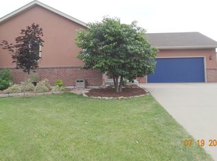 1610 Oak Ridge Cir, Monticello, MN 55362