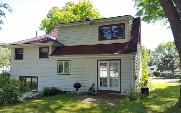 2nd image of 1012 Hawthorn Cir