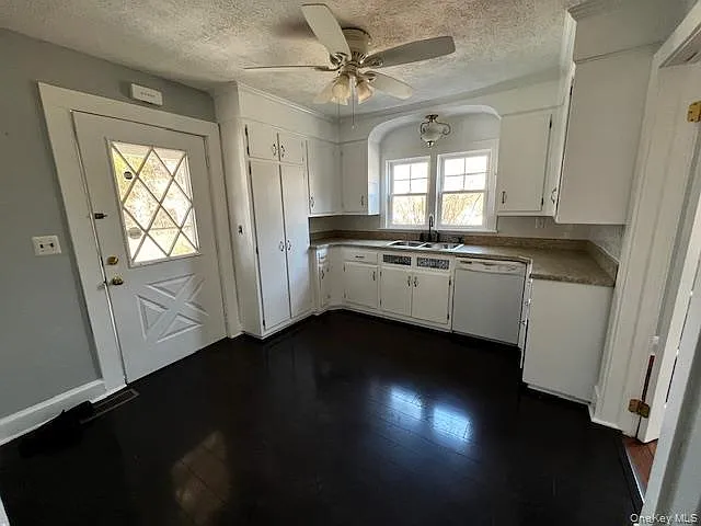 3 bed, 1.5 bath, 1363 sqft, $3,400 — Photo 2