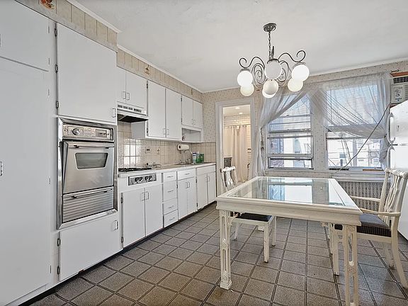 5th image of 101 Skillman Ave #3