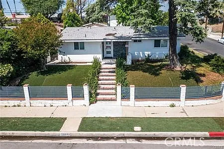 9661 Hayvenhurst Ave — Photo 2