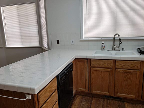 4th image of 523 Greenbriar Dr