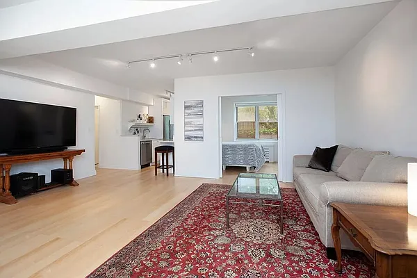 Rented by AVENUE 8 INC | media 1