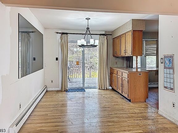 5th image of 142 Valley View Dr