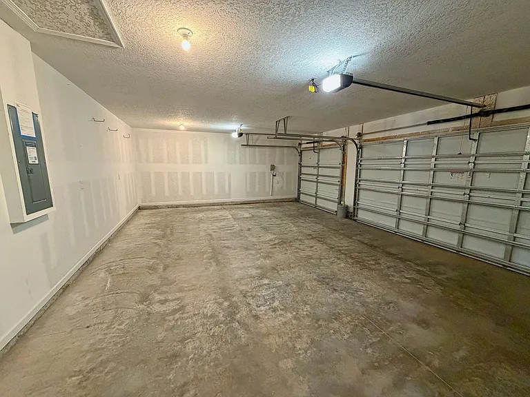 462 Ardila Cir — Photo 16