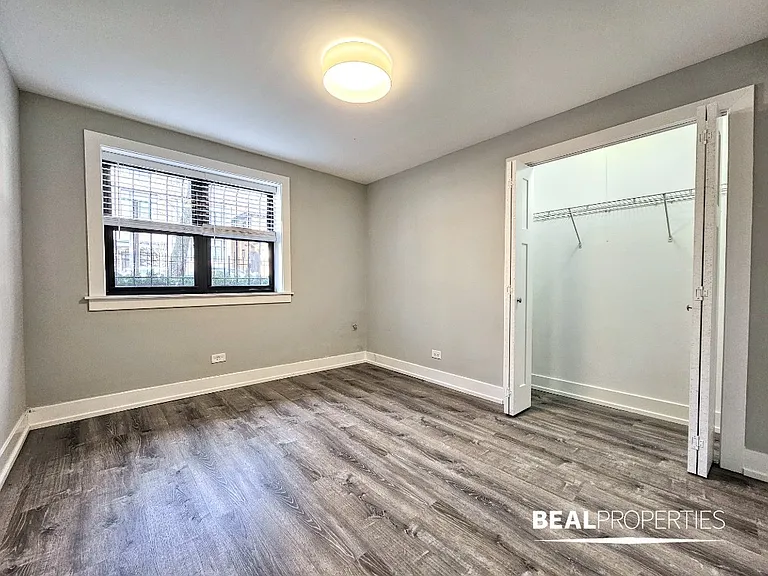 445 W Barry — Photo 102