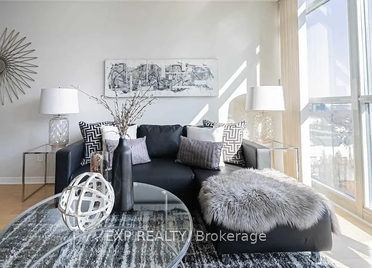 28 Harrison Garden Blvd #1112 — Photo 12