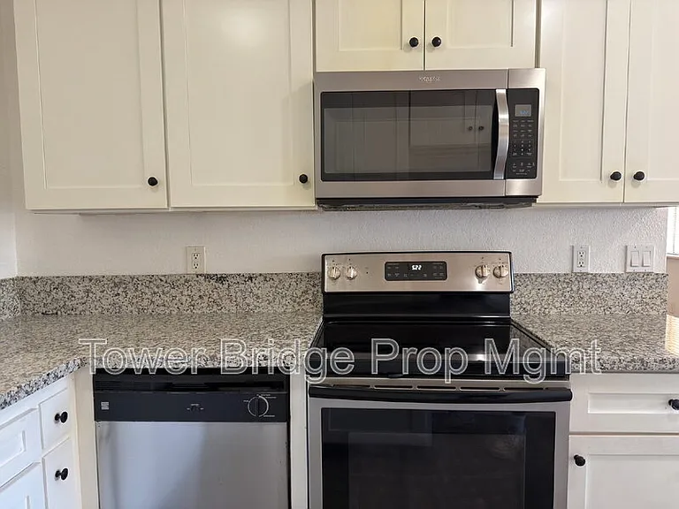 1724 Wright St #2 — Photo 6