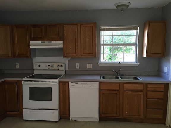 3rd image of 7813 Woodberry Ln