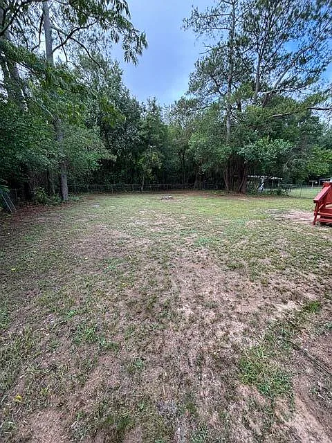 3 bed, 1.5 bath, 1236 sqft, $1,300 — Photo 2