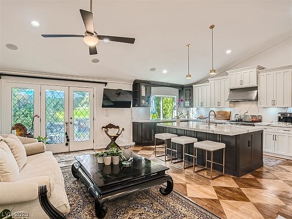 5th image of 2911 Bel Air Dr