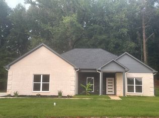604 Moss Hill Dr, New Albany, MS 38652