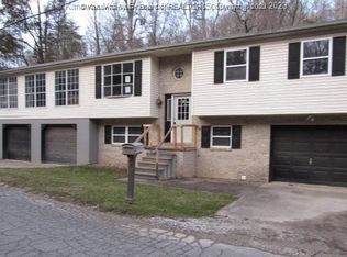 14 Lost Valley Dr, Huntington, WV 25705