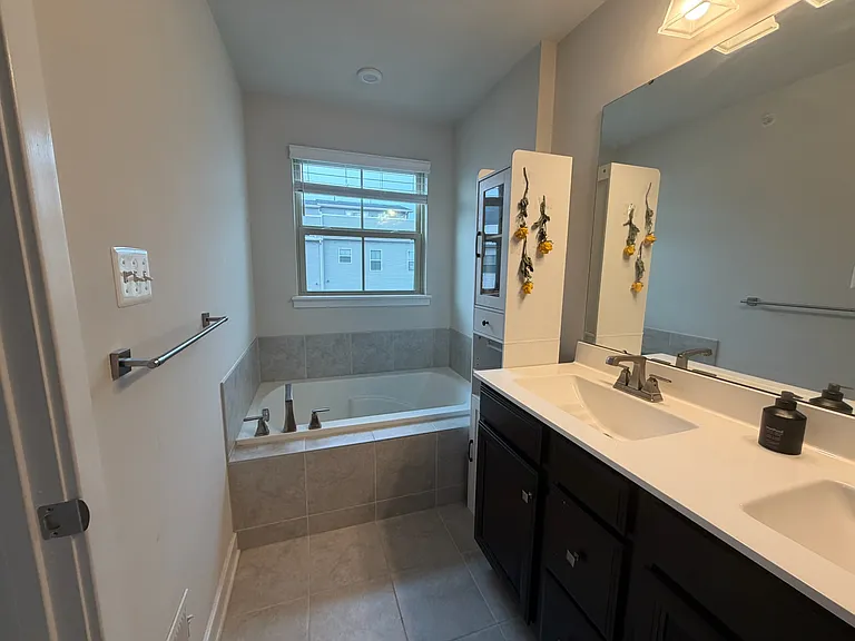 Master Full Bath - Second View