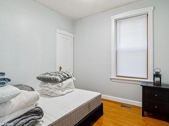5th image of 2628 W Montgomery Ave Unit 1