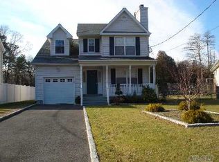 269 Forrest Ave, Shirley, NY 11967