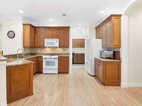 5th image of 10505 Diamante Way