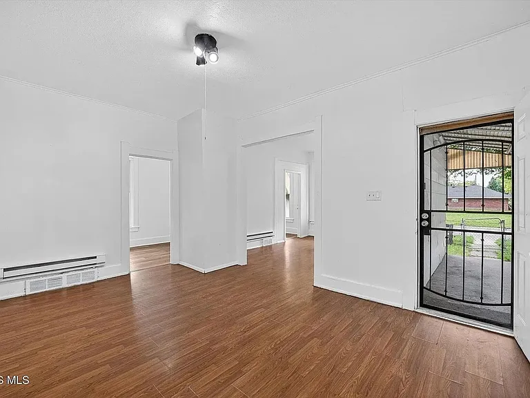 2938 Chase St — Photo 4