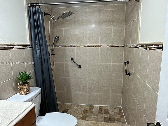 5th image of 1075 W 68th St APT 309