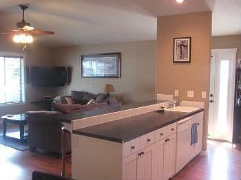 4th image of 533 SE Neptune Ave