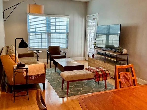 1075 Peachtree Walk NE, Atlanta, GA